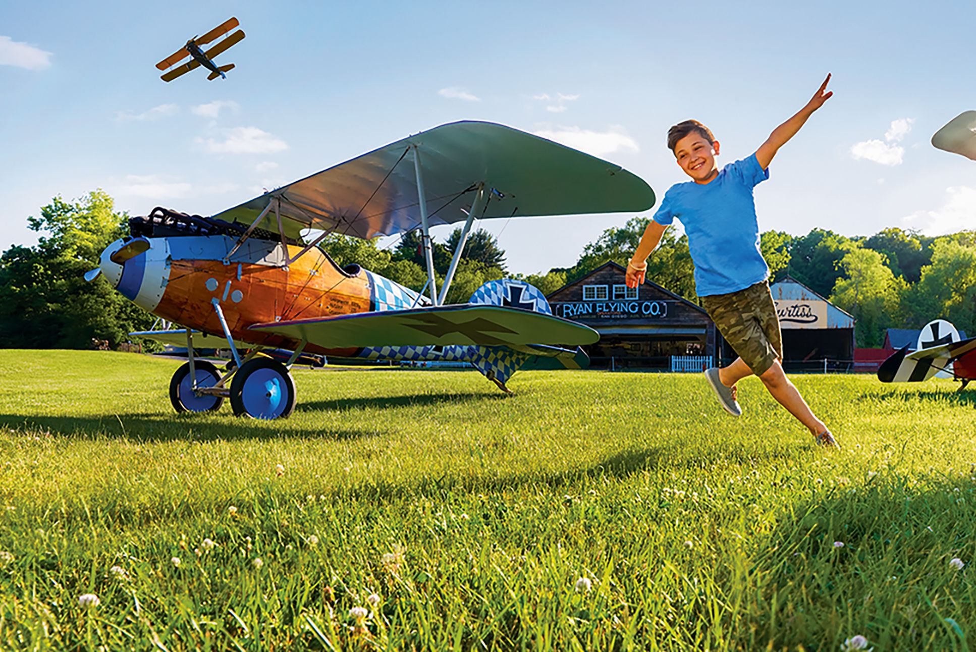 Unterhaltsame Flugshows und Besichtigung der Flugzeuge in Old Rhinebeck Aerodome